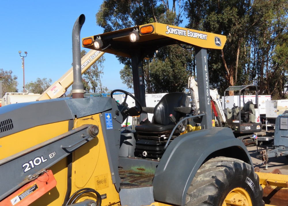 2015 John Deere 210LEP - Image 24