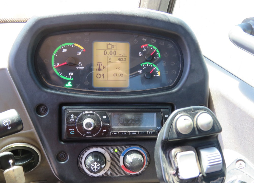 2016 Case 321F - Image 23