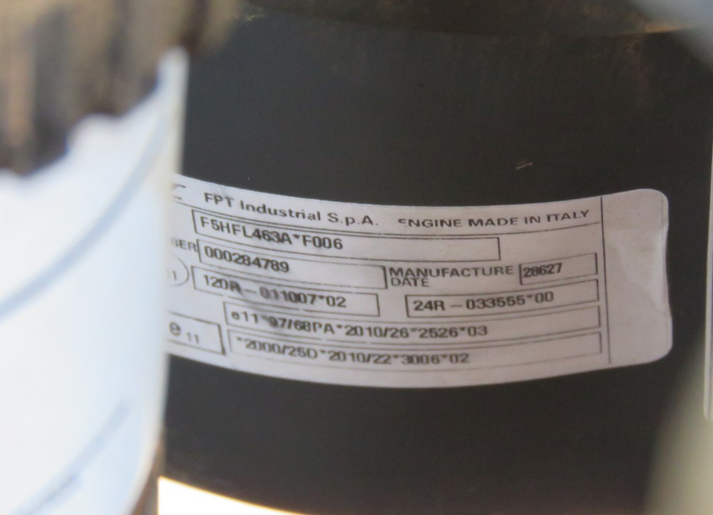 2016 Case 321F - Image 28