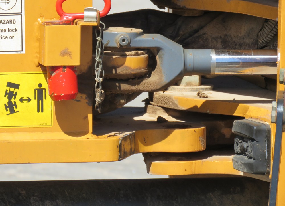 2016 Case 321F - Image 30