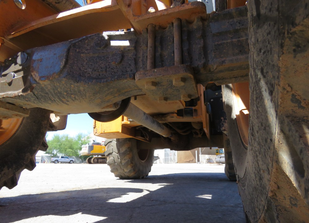 2016 Case 321F - Image 32