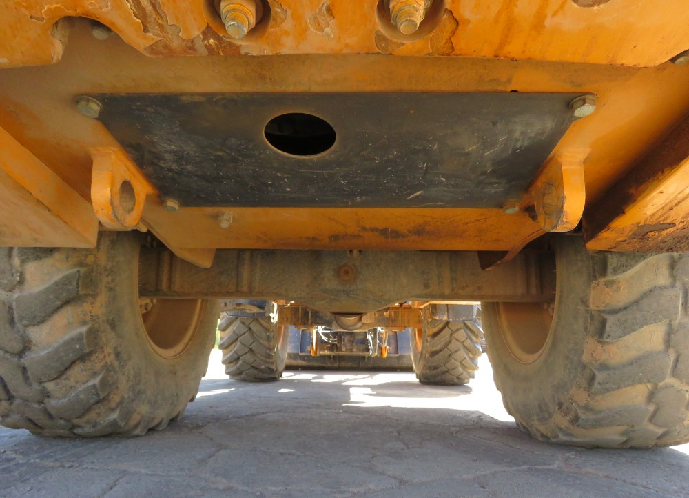 2016 Case 321F - Image 33