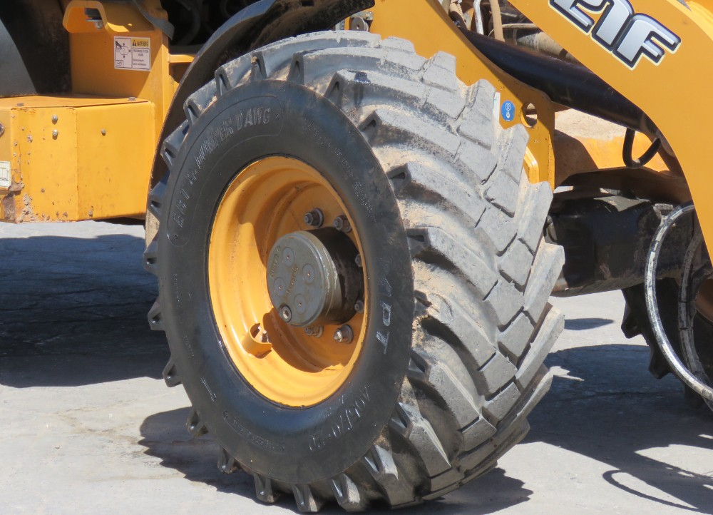 2016 Case 321F - Image 6