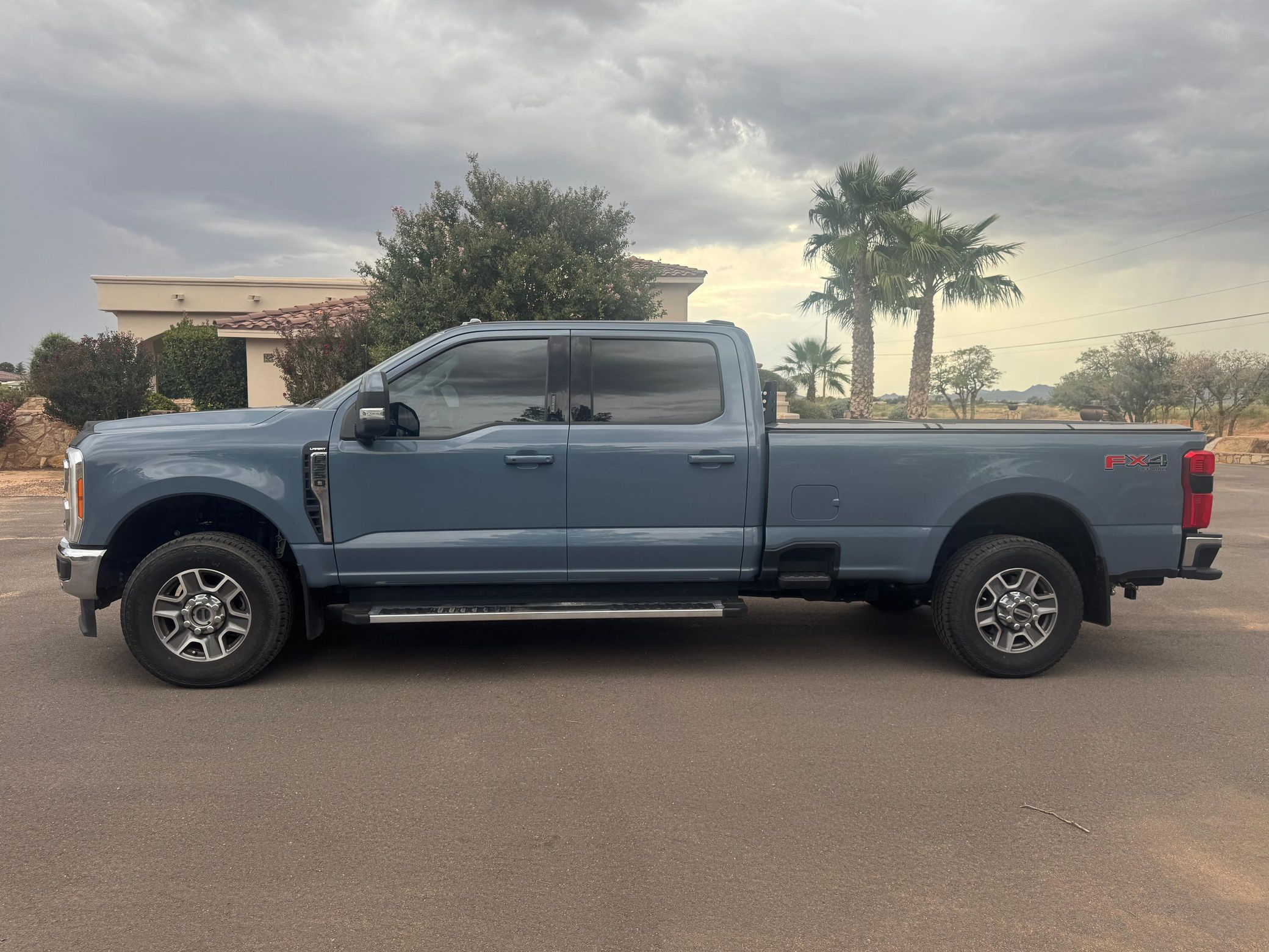 2023 Ford F-350 Super Duty Lariat - Image 3