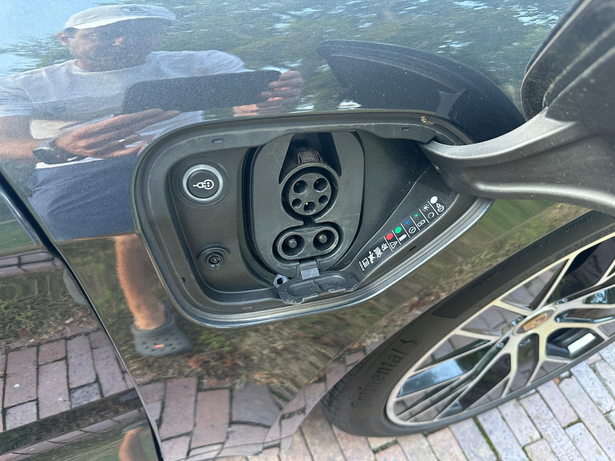 2021 Porsche Taycan 4S - Image 26