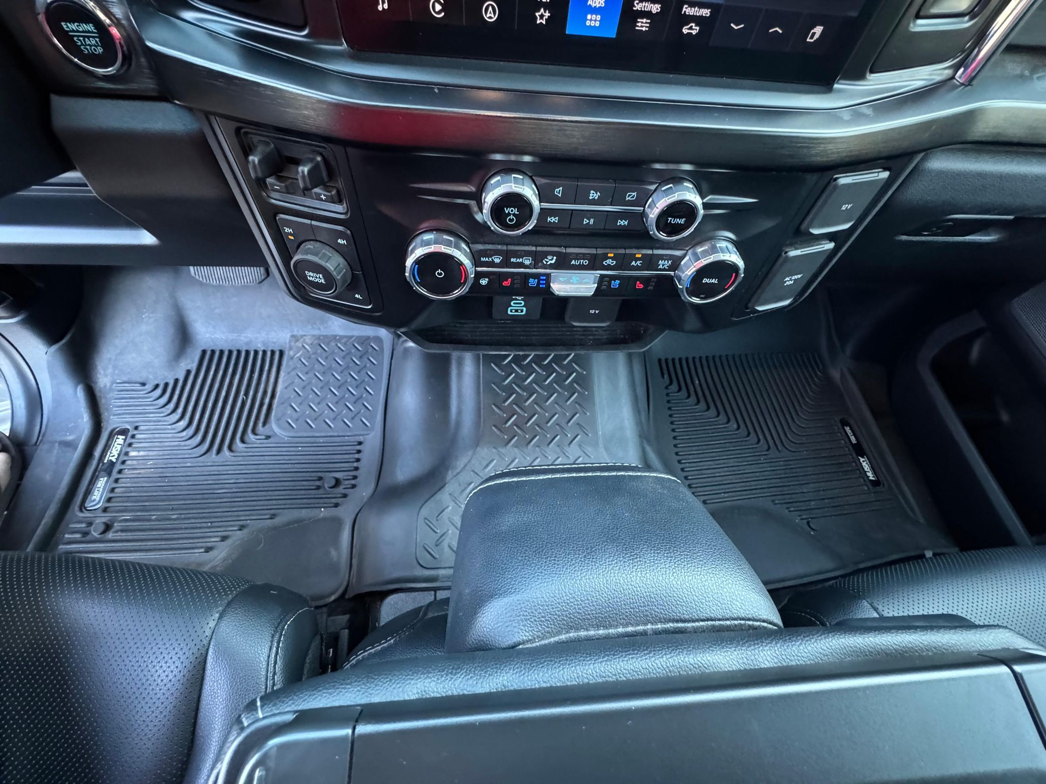 2023 Ford F-350 Super Duty Lariat - Image 13