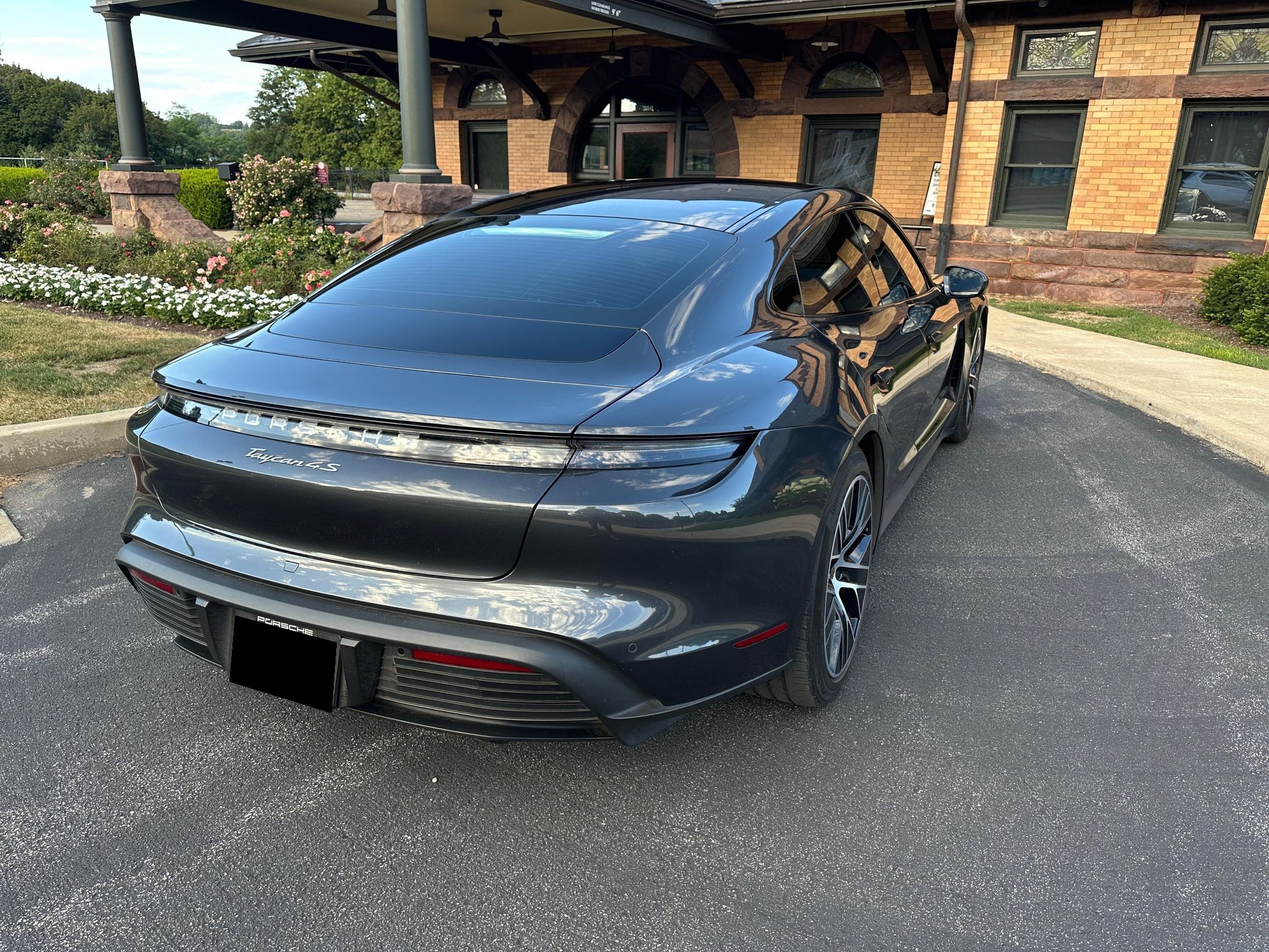 2021 Porsche Taycan 4S - Image 31