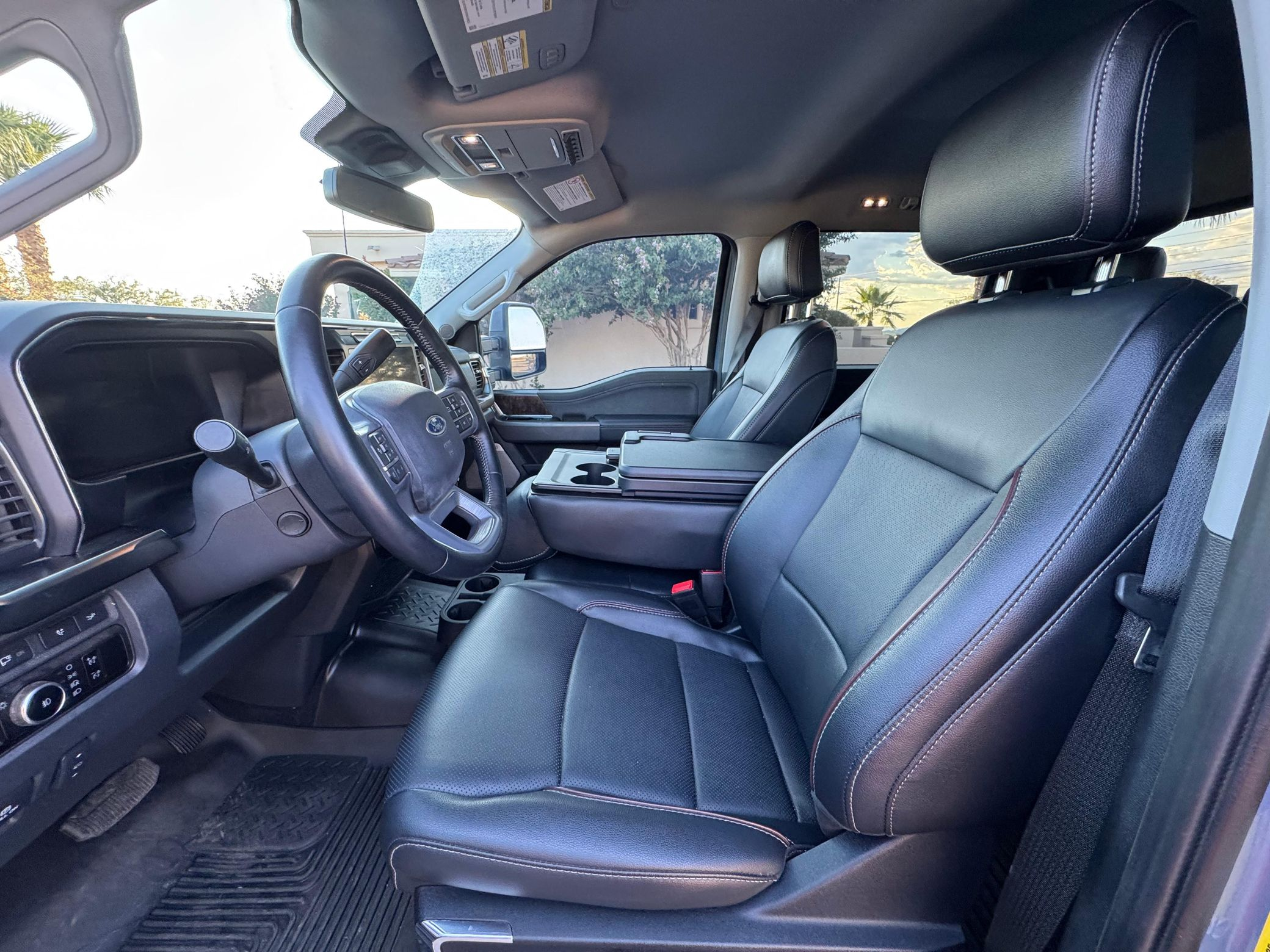 2023 Ford F-350 Super Duty Lariat - Image 15