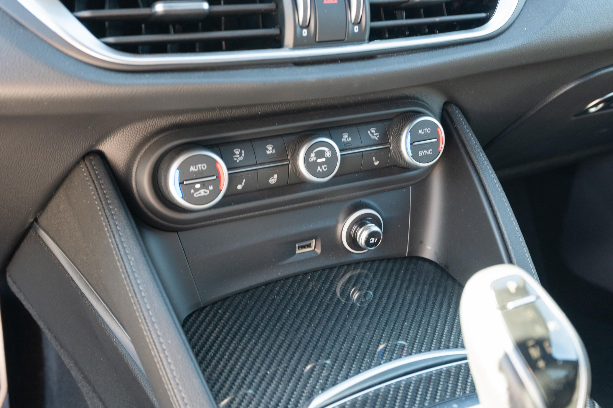 2023 Alfa Romeo Stelvio Quadrifoglio - Image 10