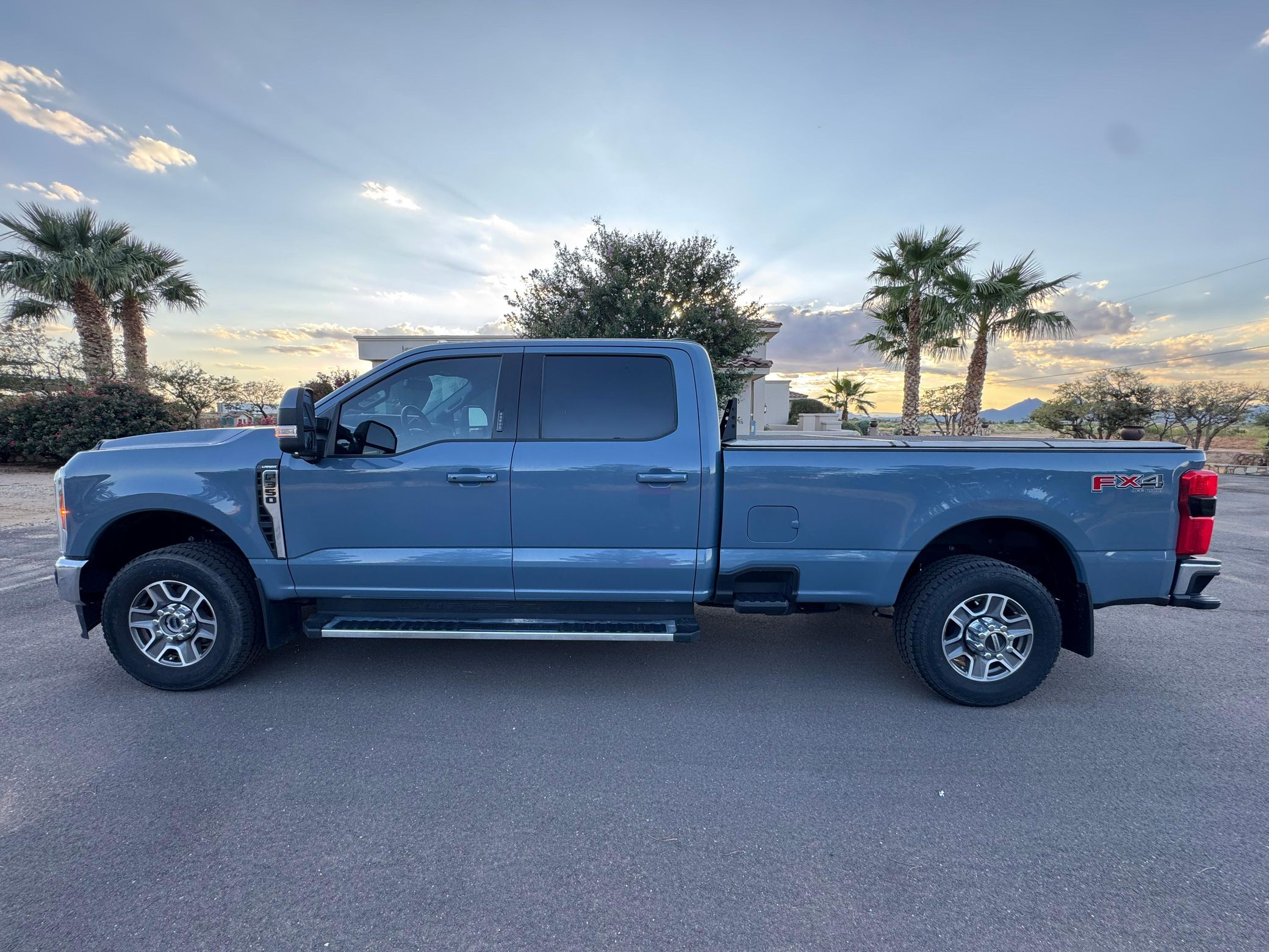 2023 Ford F-350 Super Duty Lariat - Image 4