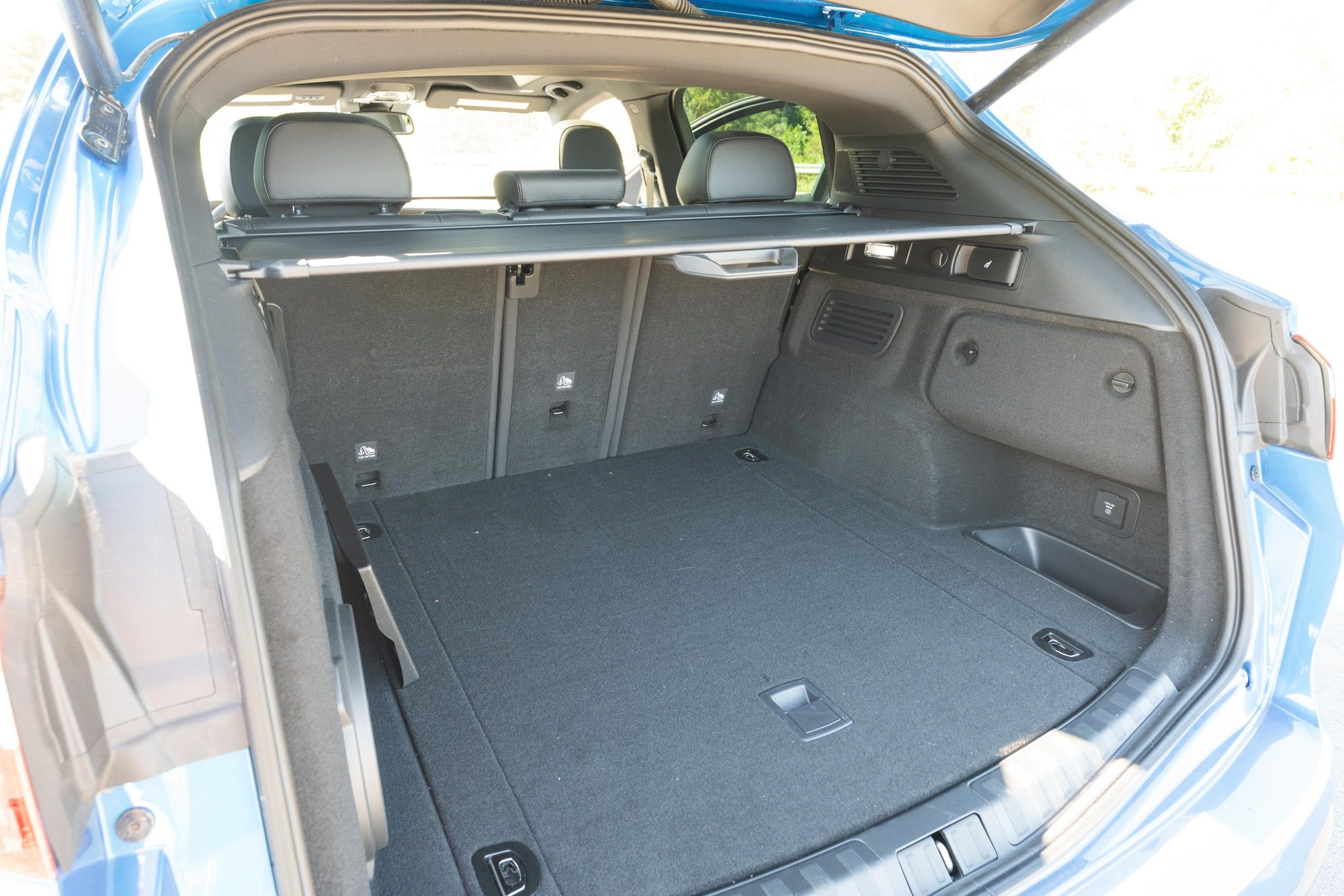 2023 Alfa Romeo Stelvio Quadrifoglio - Image 12