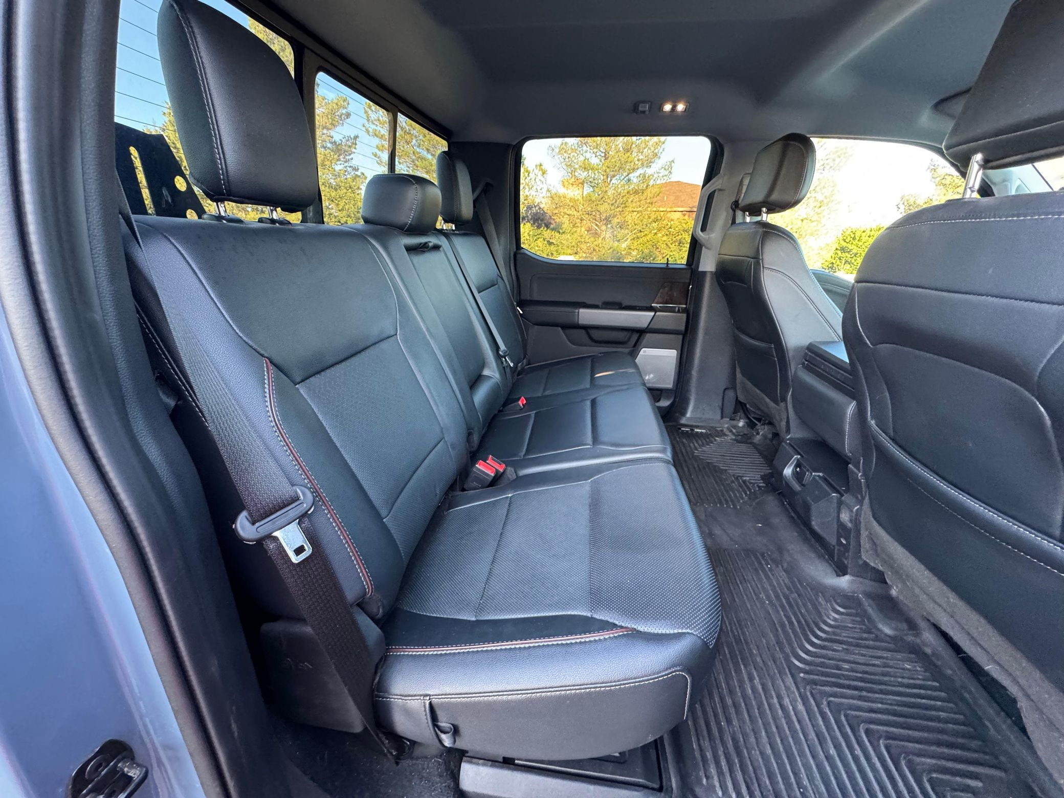 2023 Ford F-350 Super Duty Lariat - Image 20