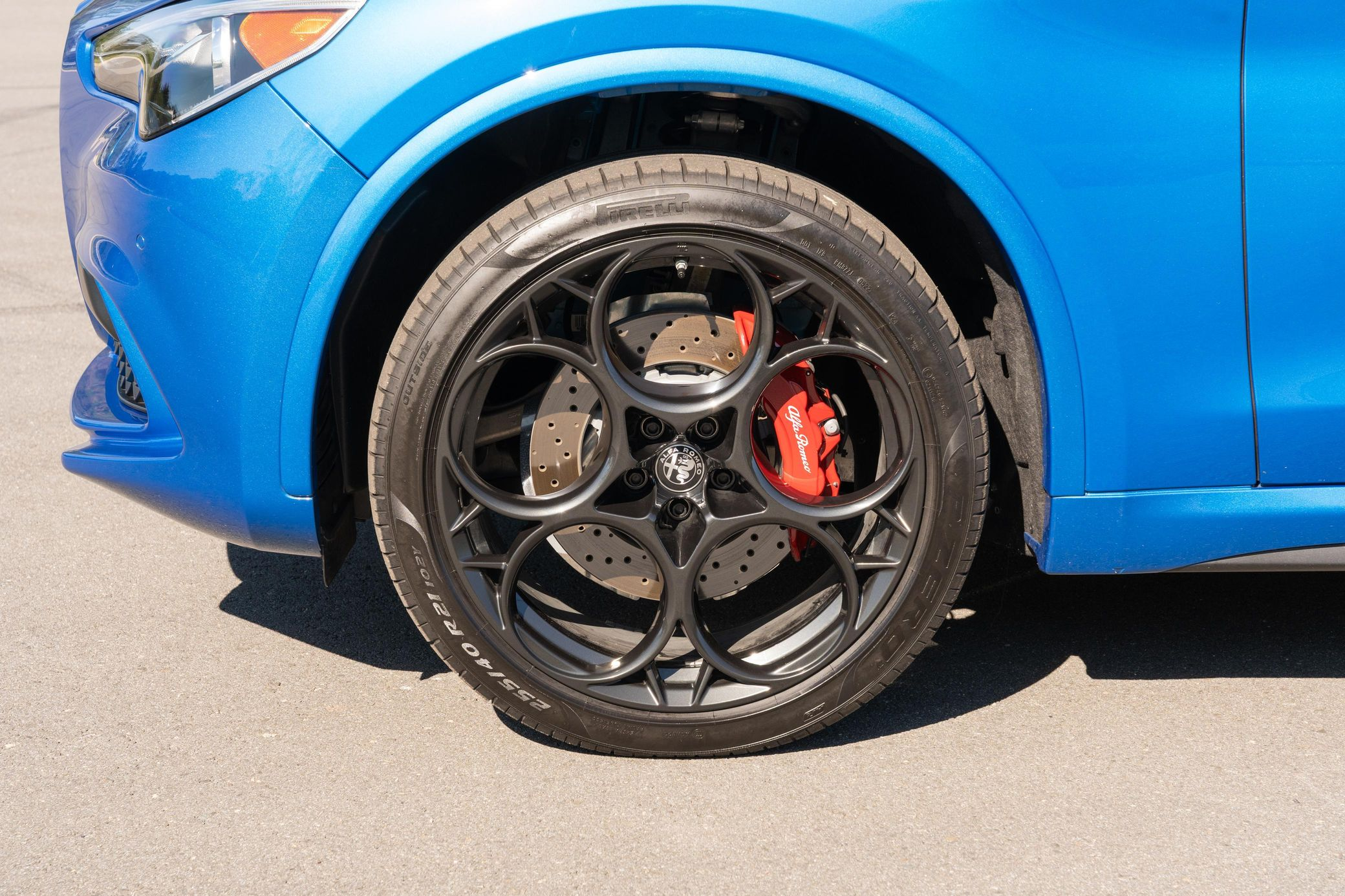 2023 Alfa Romeo Stelvio Quadrifoglio - Image 14