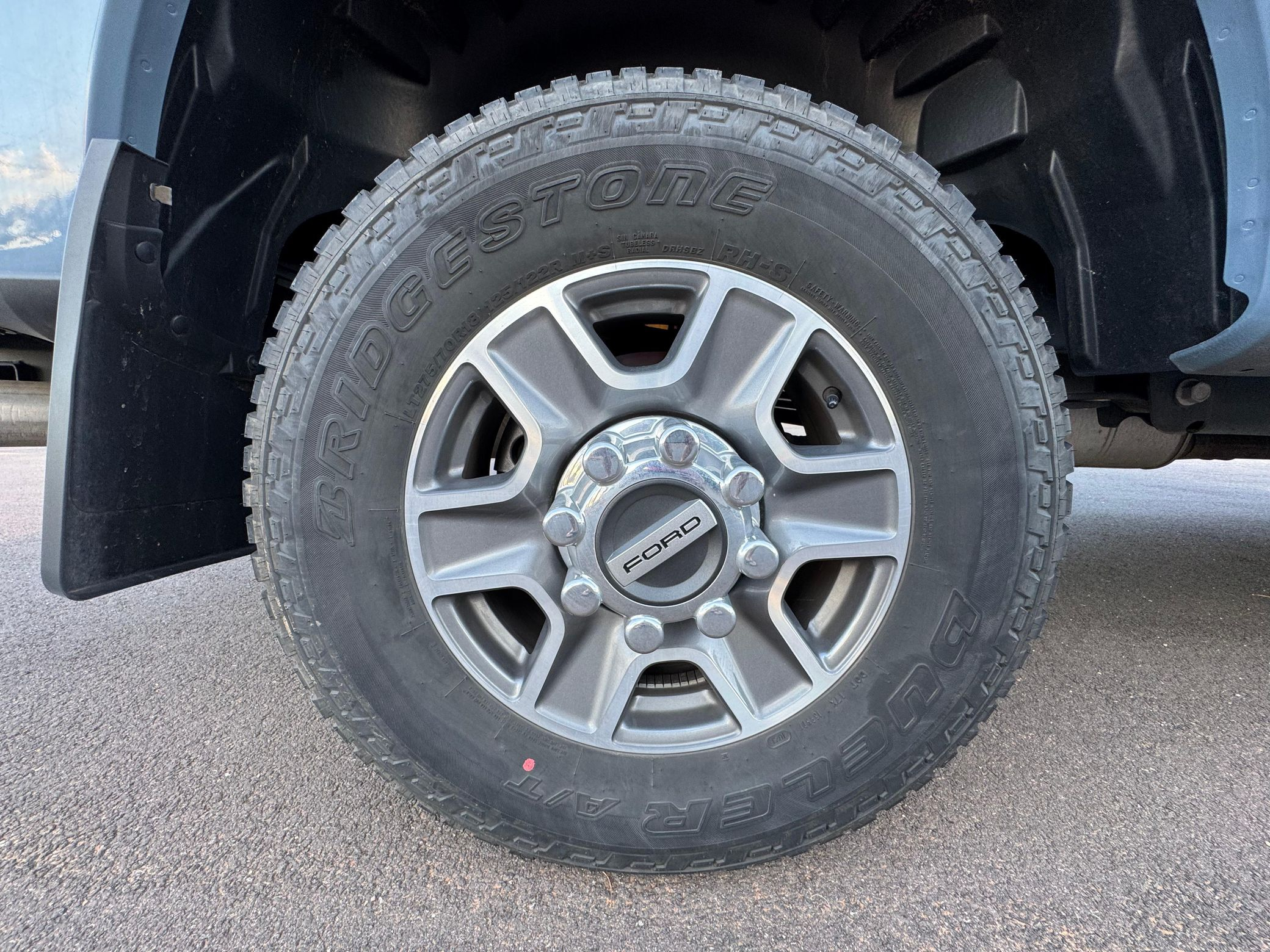 2023 Ford F-350 Super Duty Lariat - Image 25