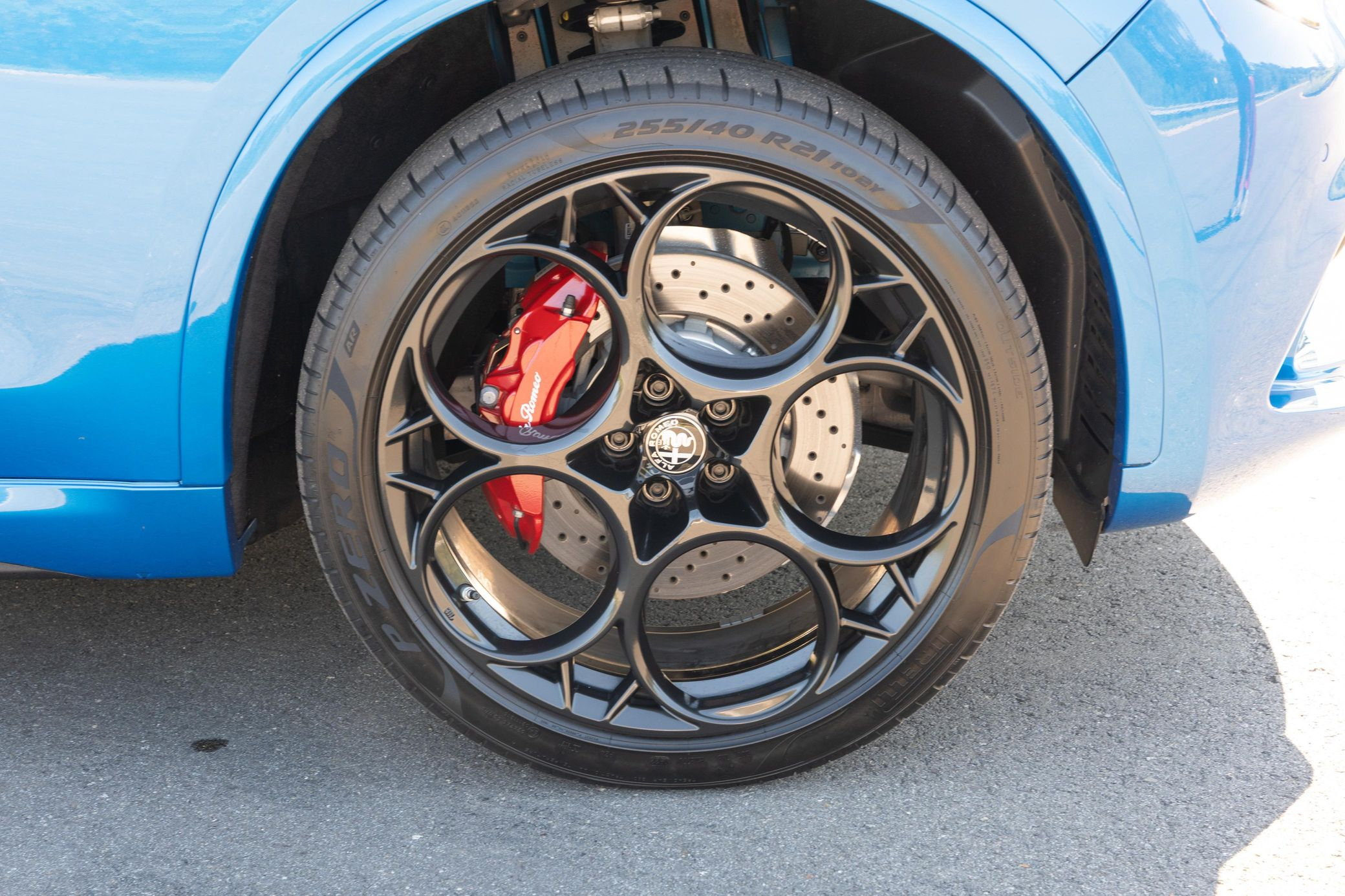 2023 Alfa Romeo Stelvio Quadrifoglio - Image 18