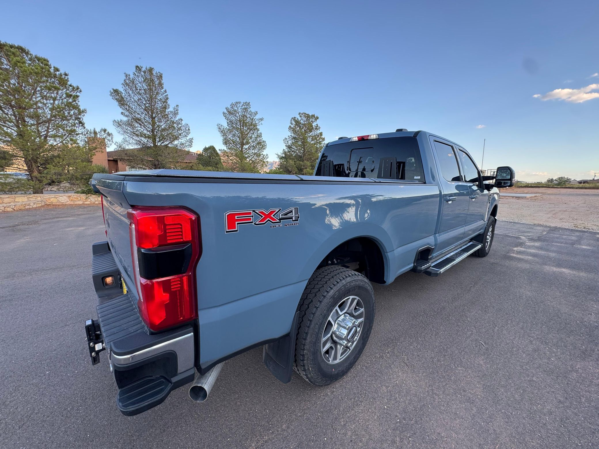 2023 Ford F-350 Super Duty Lariat - Image 26