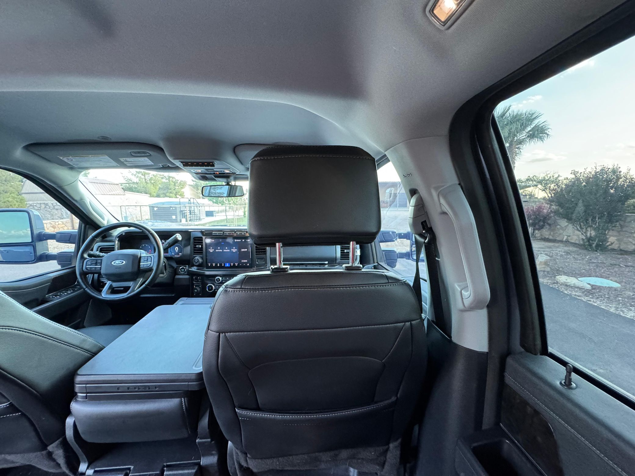 2023 Ford F-350 Super Duty Lariat - Image 28