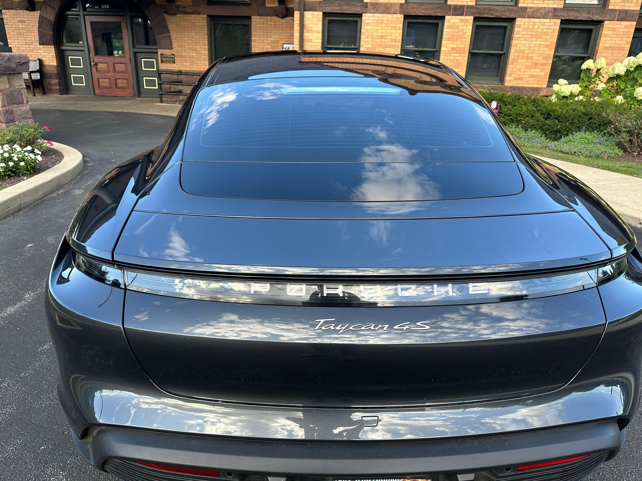 2021 Porsche Taycan 4S - Image 3