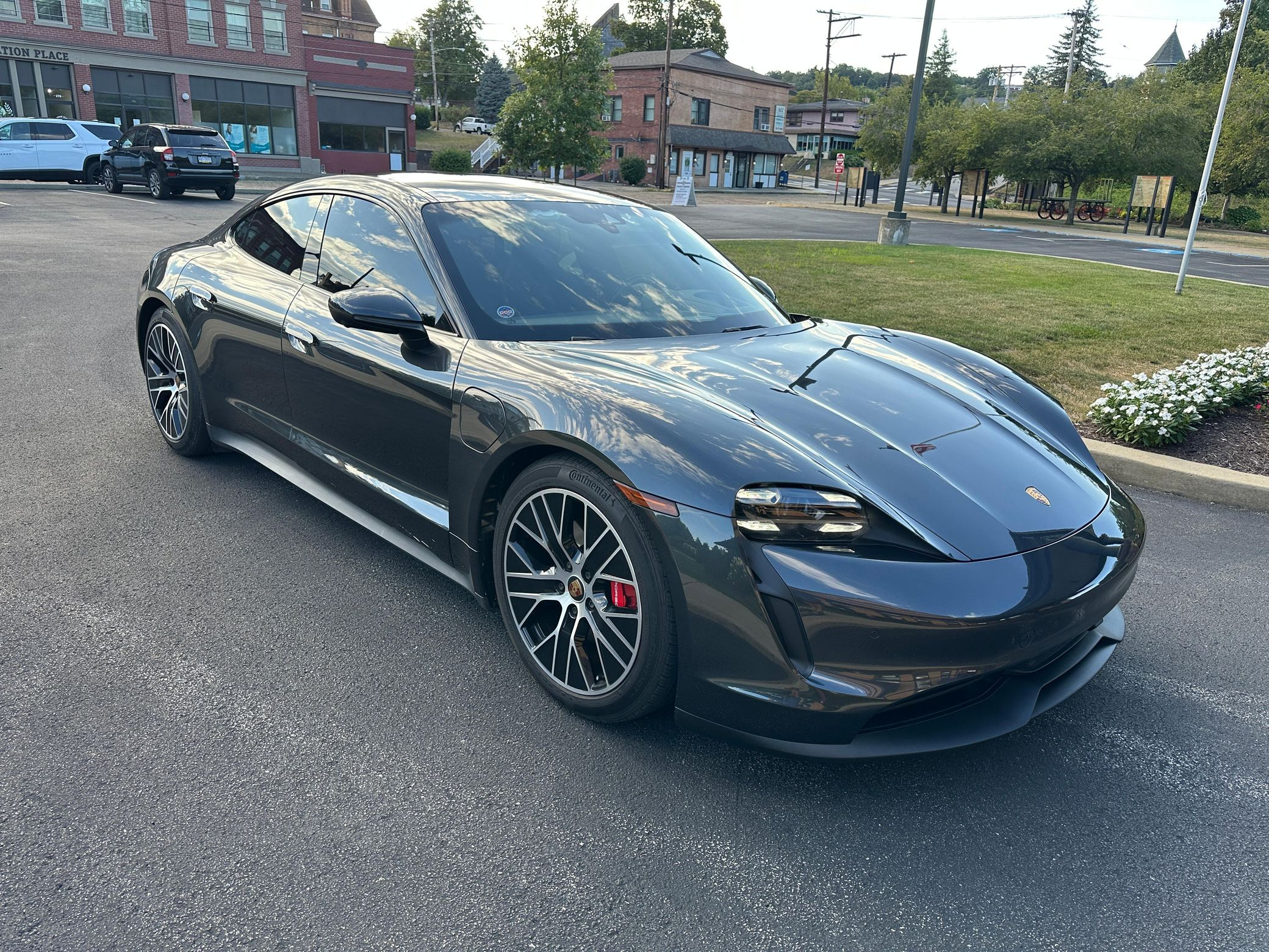 2021 Porsche Taycan 4S - Image 2