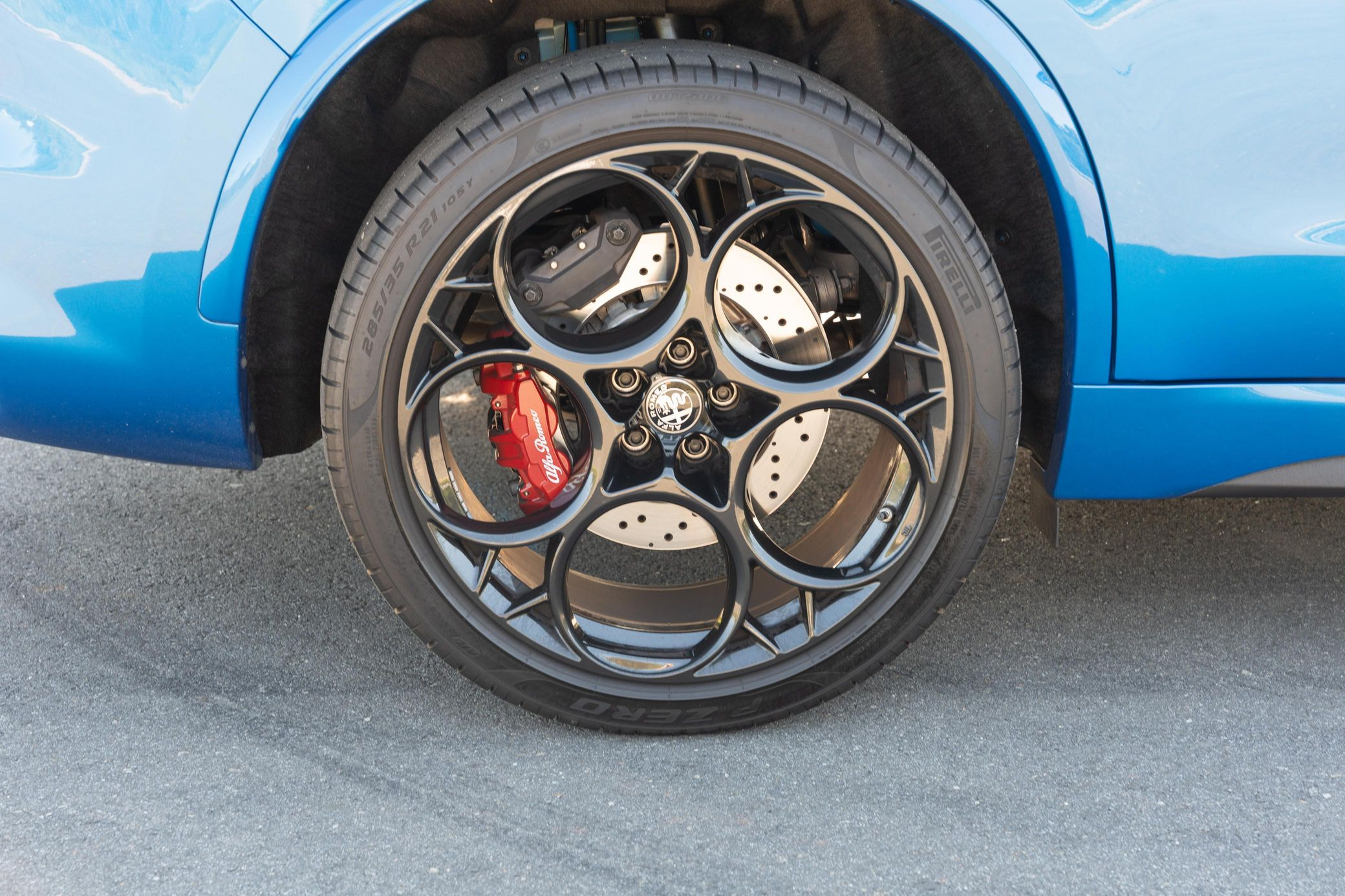 2023 Alfa Romeo Stelvio Quadrifoglio - Image 24