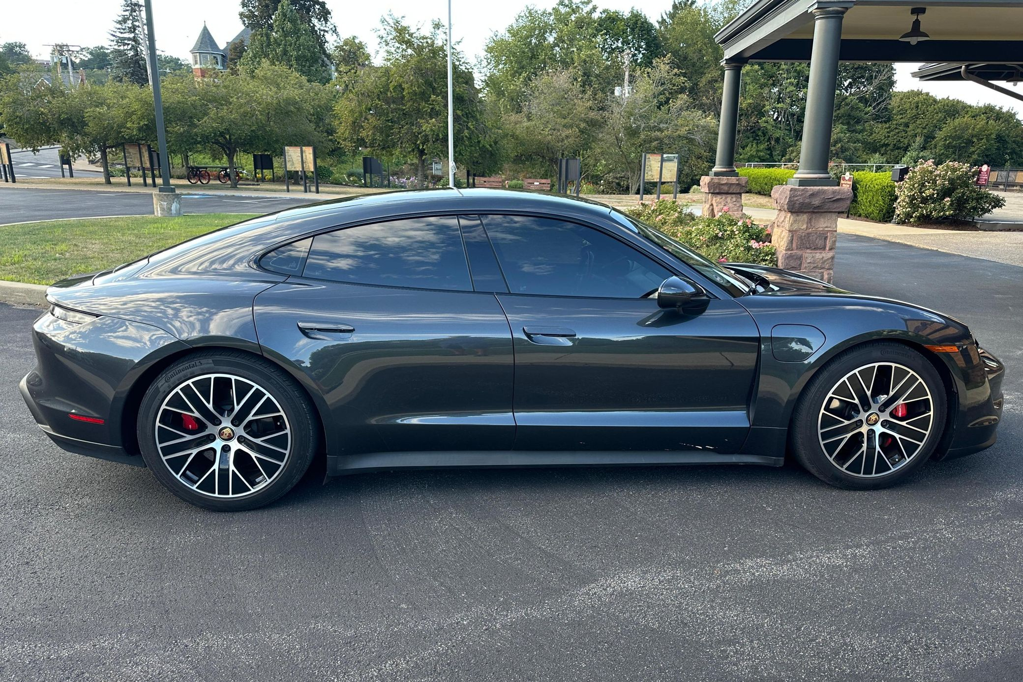 2021 Porsche Taycan 4S - Image 4