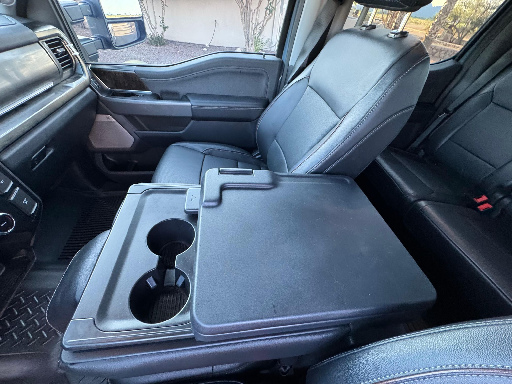 2023 Ford F-350 Super Duty Lariat - Image 34