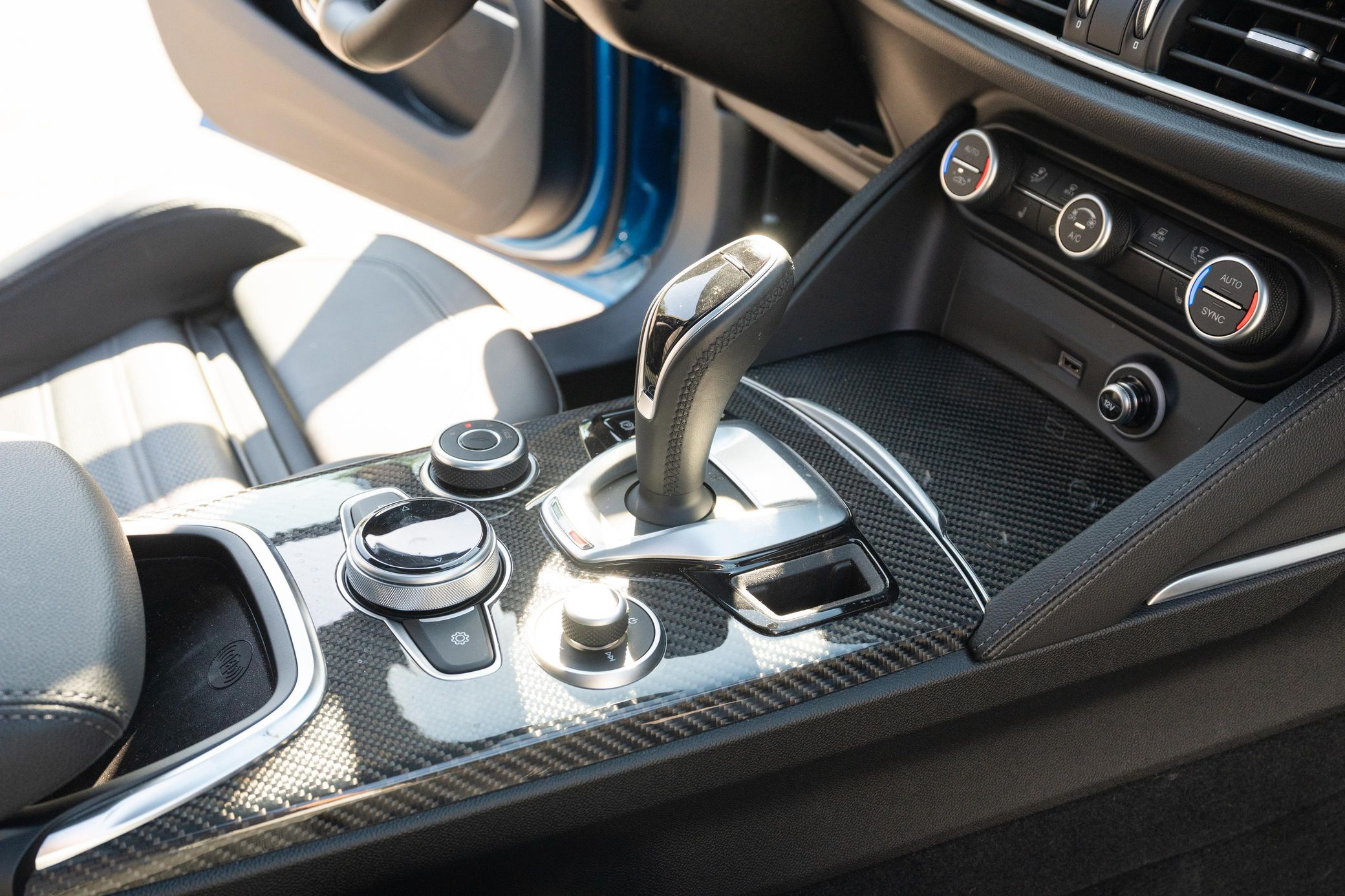 2023 Alfa Romeo Stelvio Quadrifoglio - Image 28