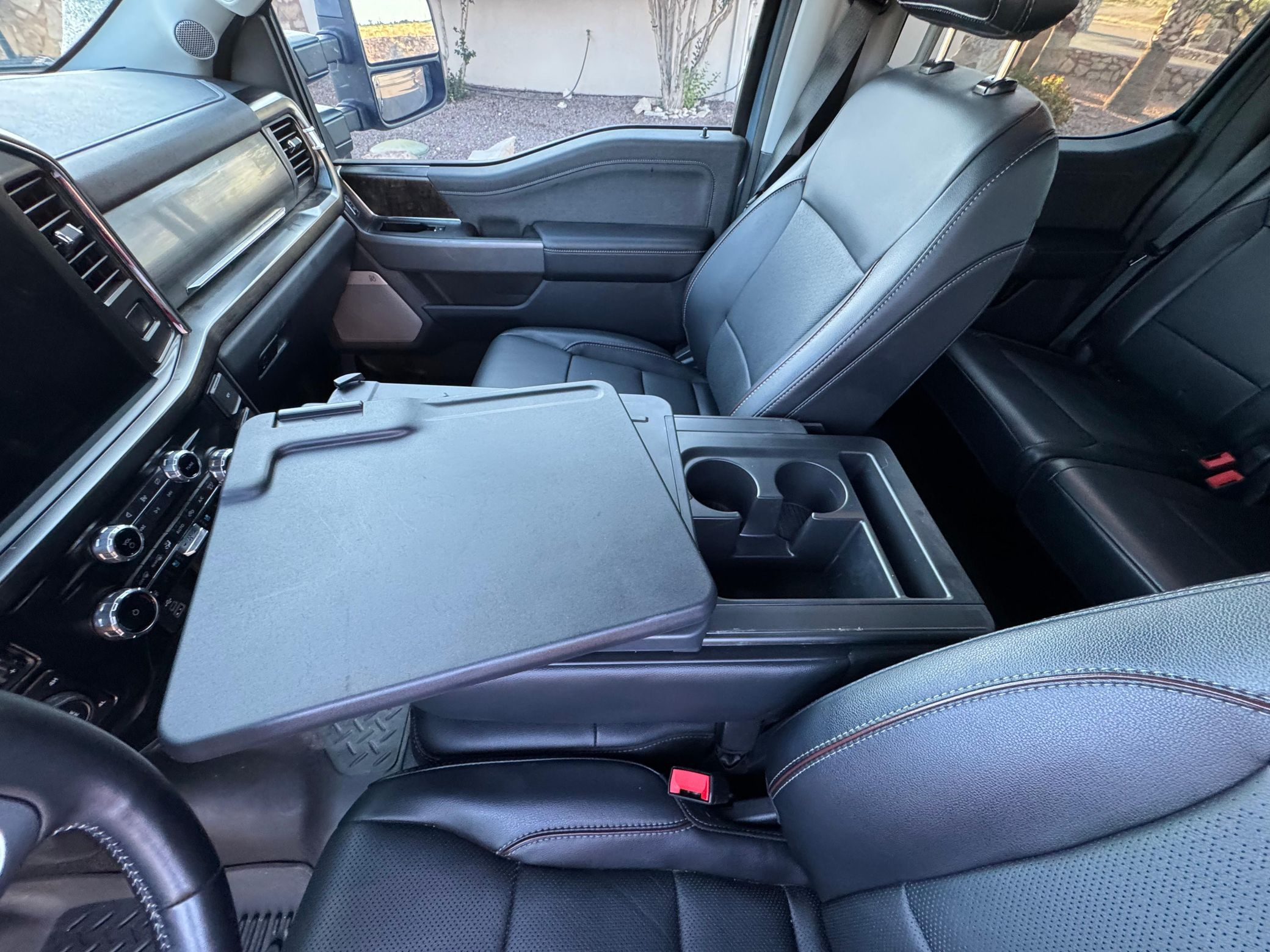 2023 Ford F-350 Super Duty Lariat - Image 40