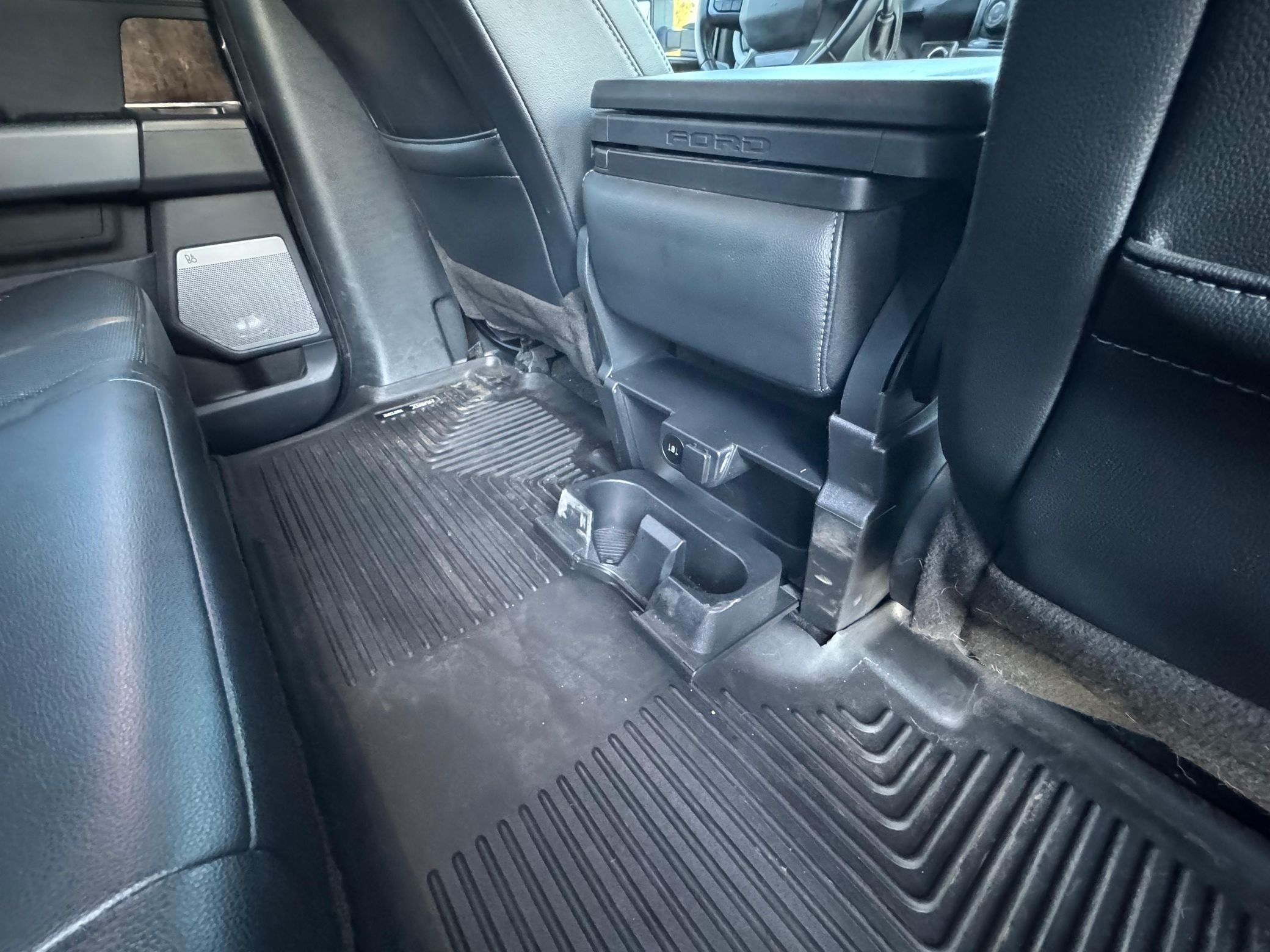 2023 Ford F-350 Super Duty Lariat - Image 41