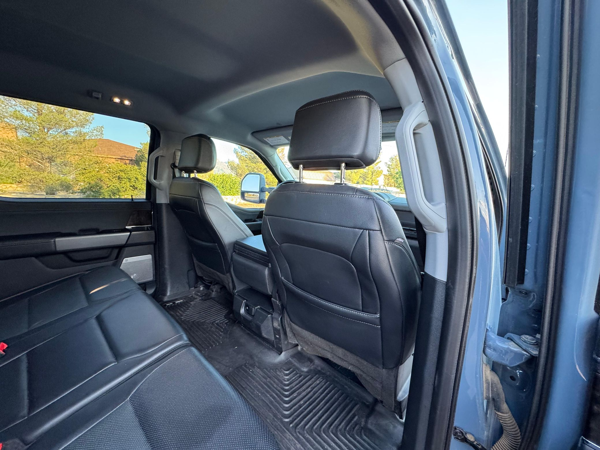 2023 Ford F-350 Super Duty Lariat - Image 42