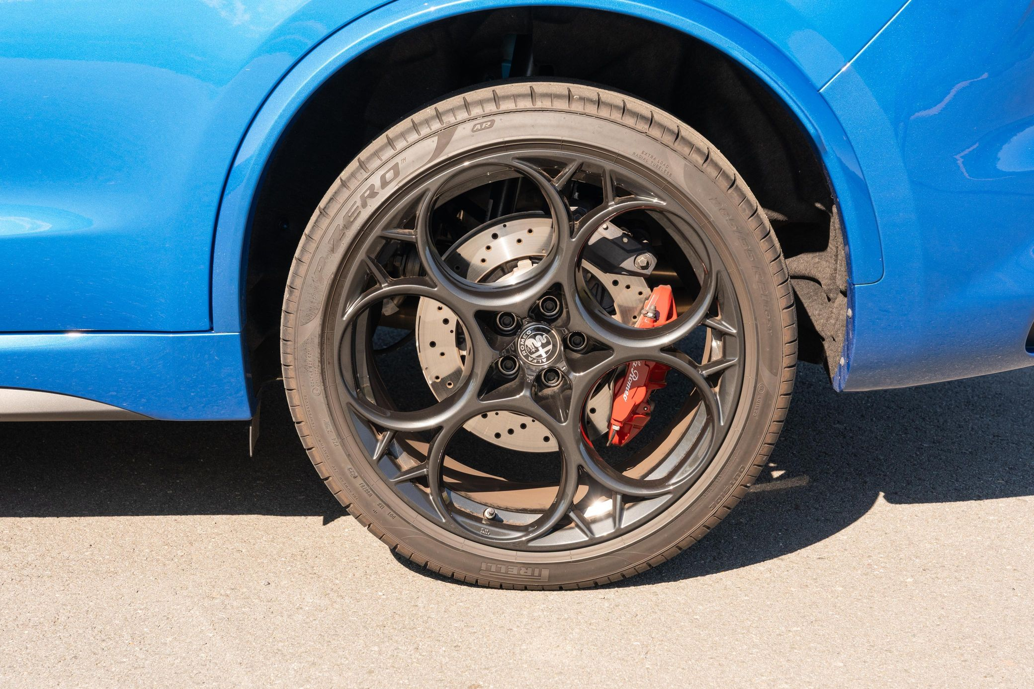 2023 Alfa Romeo Stelvio Quadrifoglio - Image 38