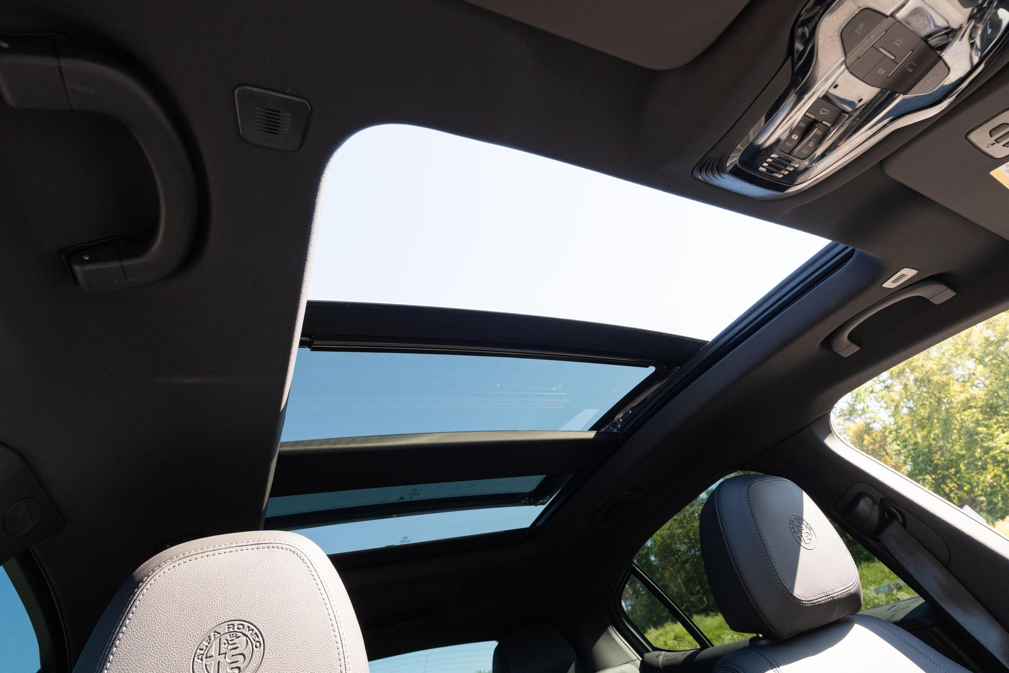 2023 Alfa Romeo Stelvio Quadrifoglio - Image 40