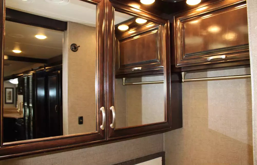 2017 Thor Chateau Super C 35SF - Image 5