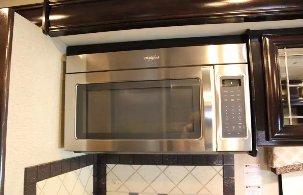 2017 Thor Chateau Super C 35SF - Image 6