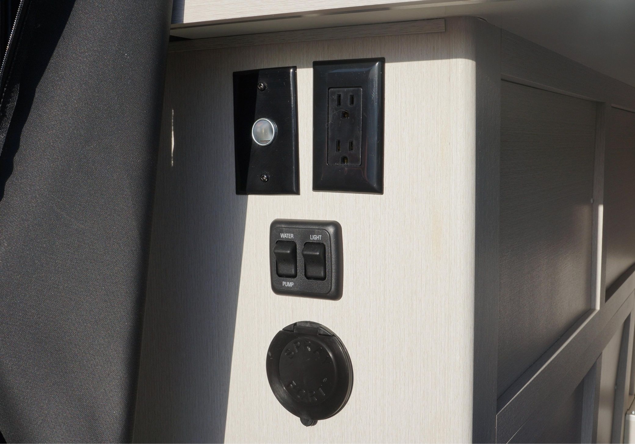 2022 Thor Sanctuary 4x4 - Image 71