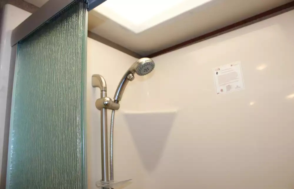 2018 Fleetwood Bounder 36D - Image 24