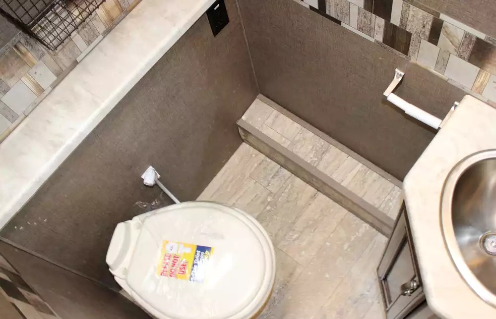 2017 Thor Chateau Super C 35SF - Image 7