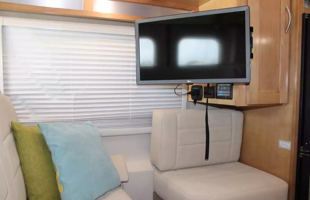 2021 Forest River Coachmen Beyond 22C - Image 18