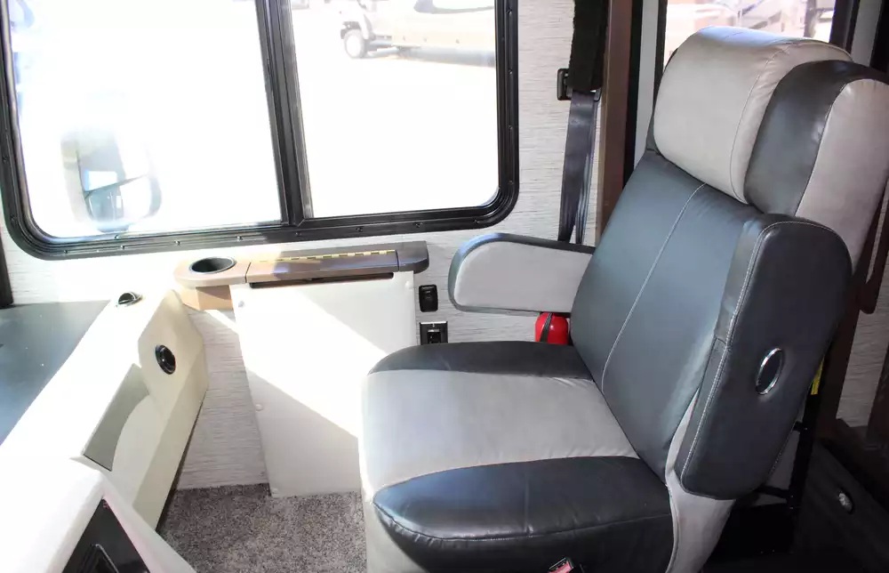 2018 Newmar Bay Star 3113 - Image 16