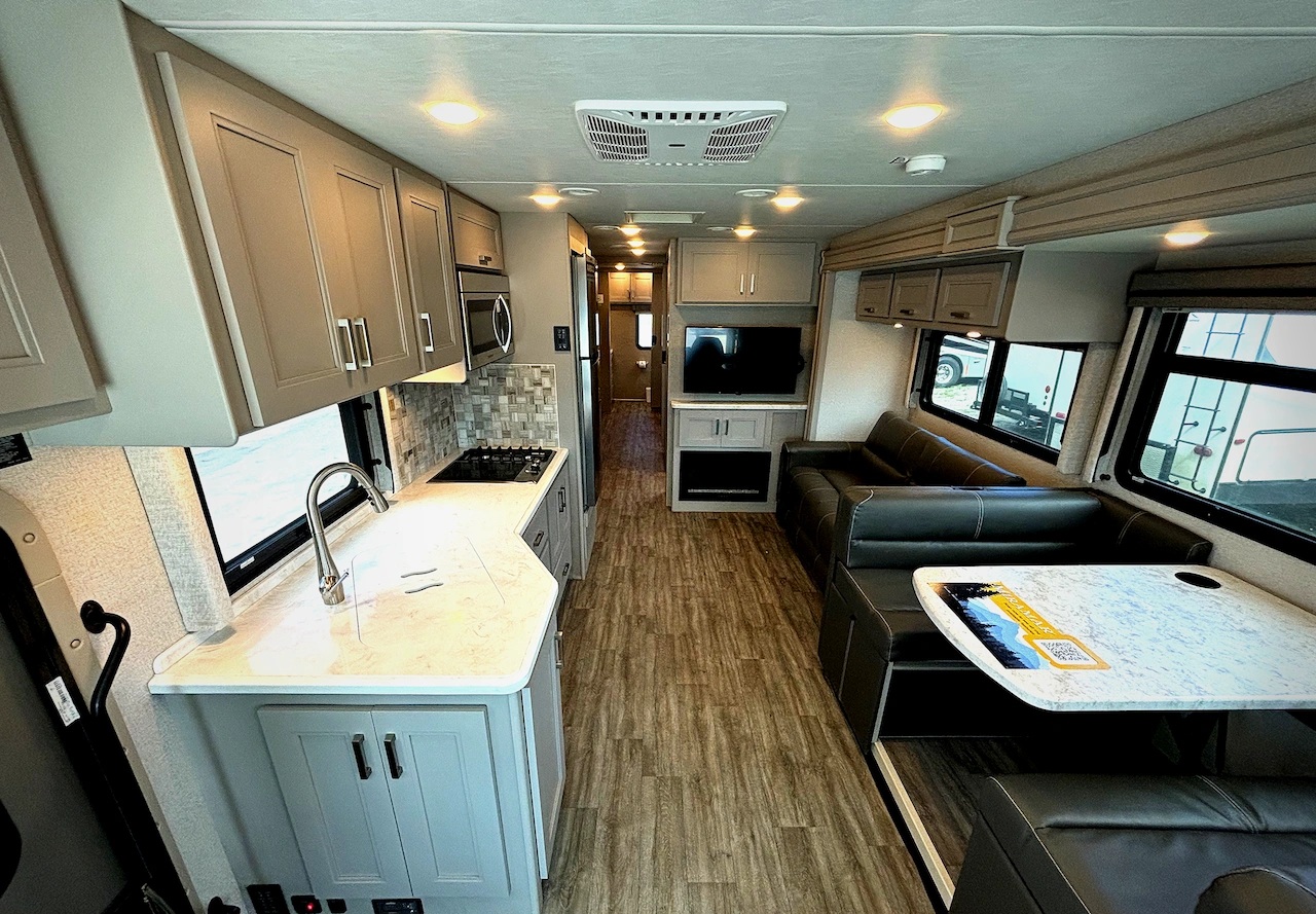 2022 Thor Miramar 37.1 - Image 10