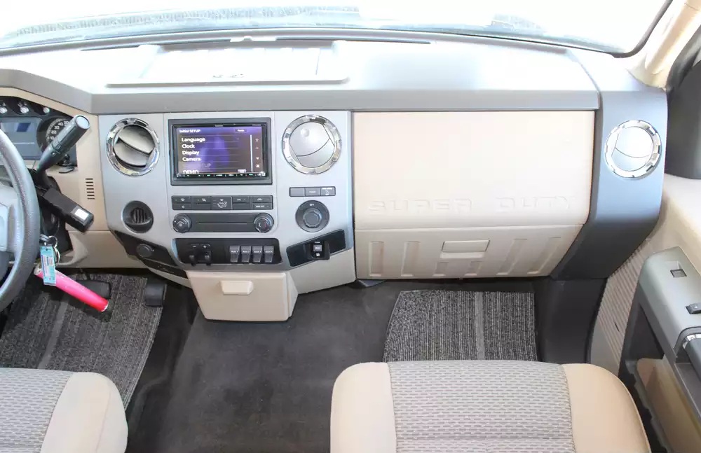 2017 Thor Chateau Super C 35SF - Image 9