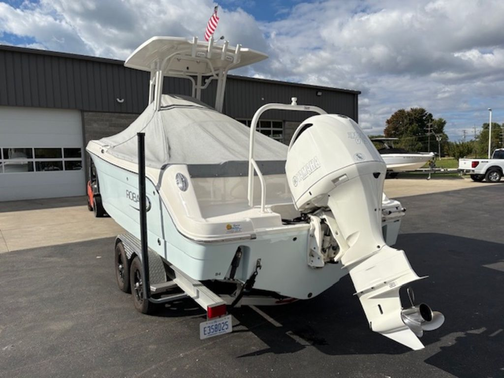 2021 Robalo R242EX - Image 19