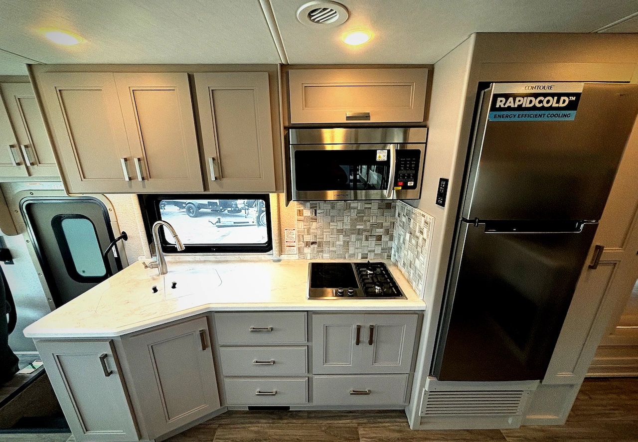 2022 Thor Miramar 37.1 - Image 11