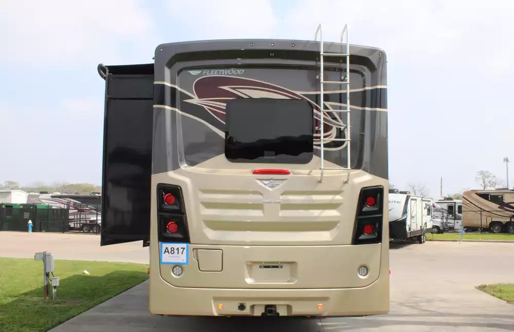 2018 Fleetwood Bounder 36D - Image 28