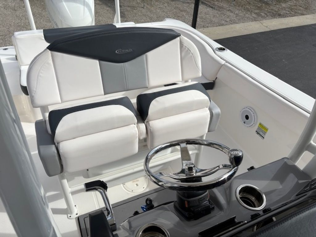 2021 Robalo R242EX - Image 21