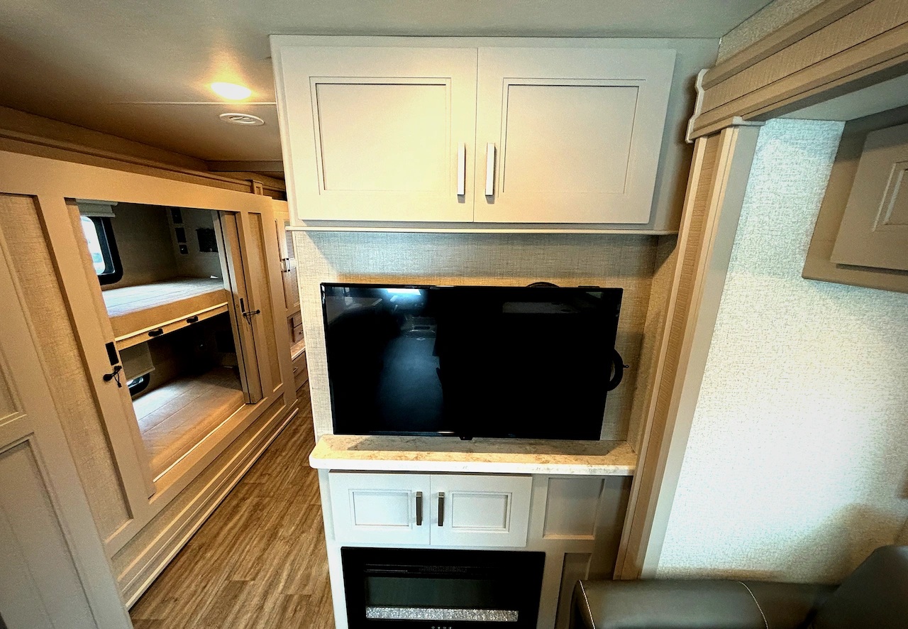 2022 Thor Miramar 37.1 - Image 13