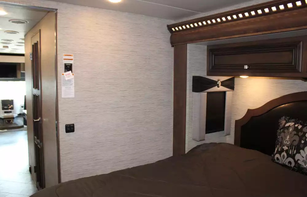 2018 Newmar Bay Star 3113 - Image 20