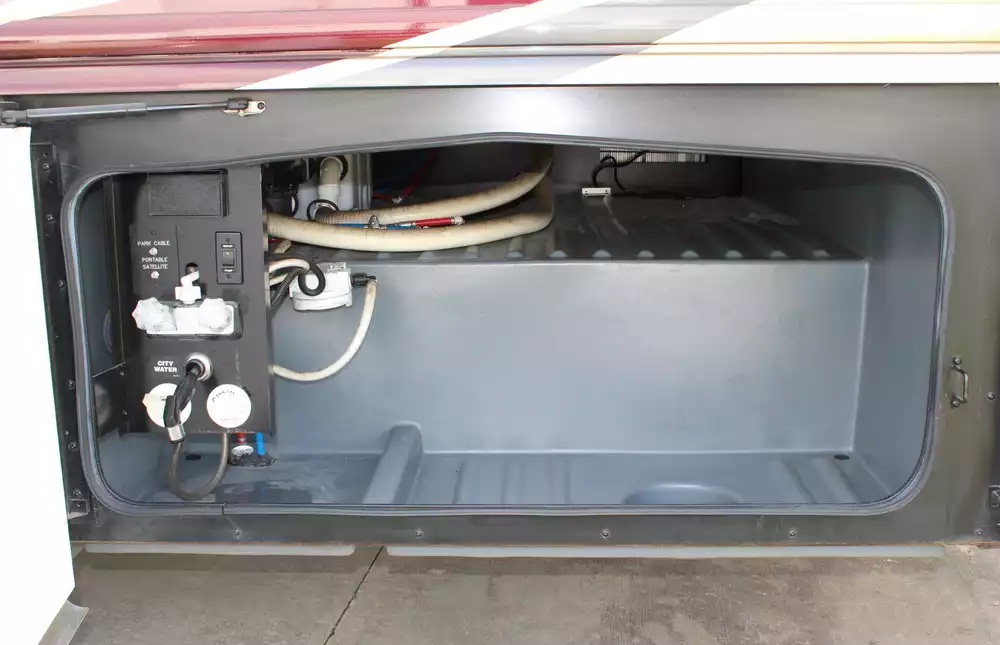 2018 Fleetwood Bounder 36D - Image 29