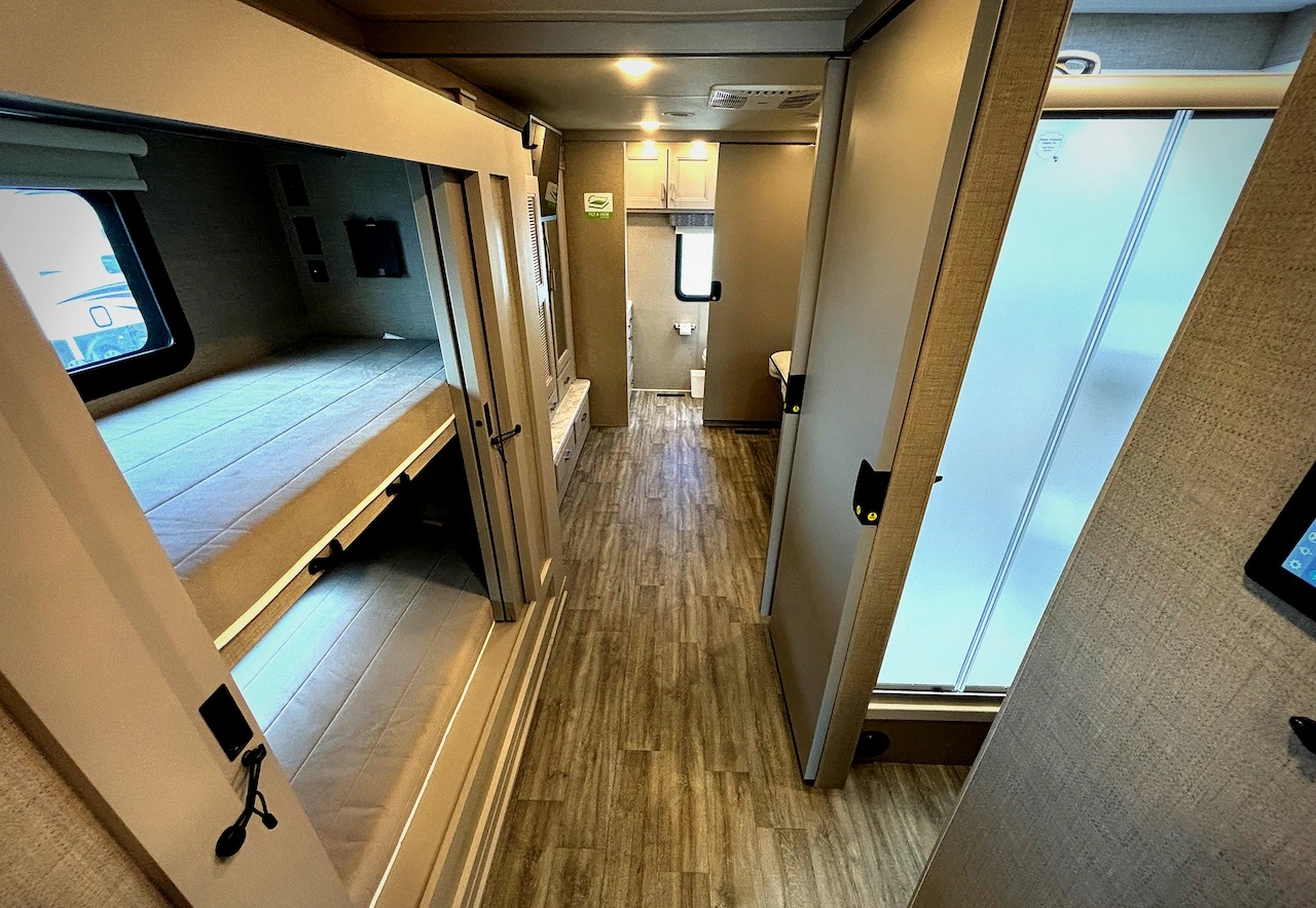 2022 Thor Miramar 37.1 - Image 14