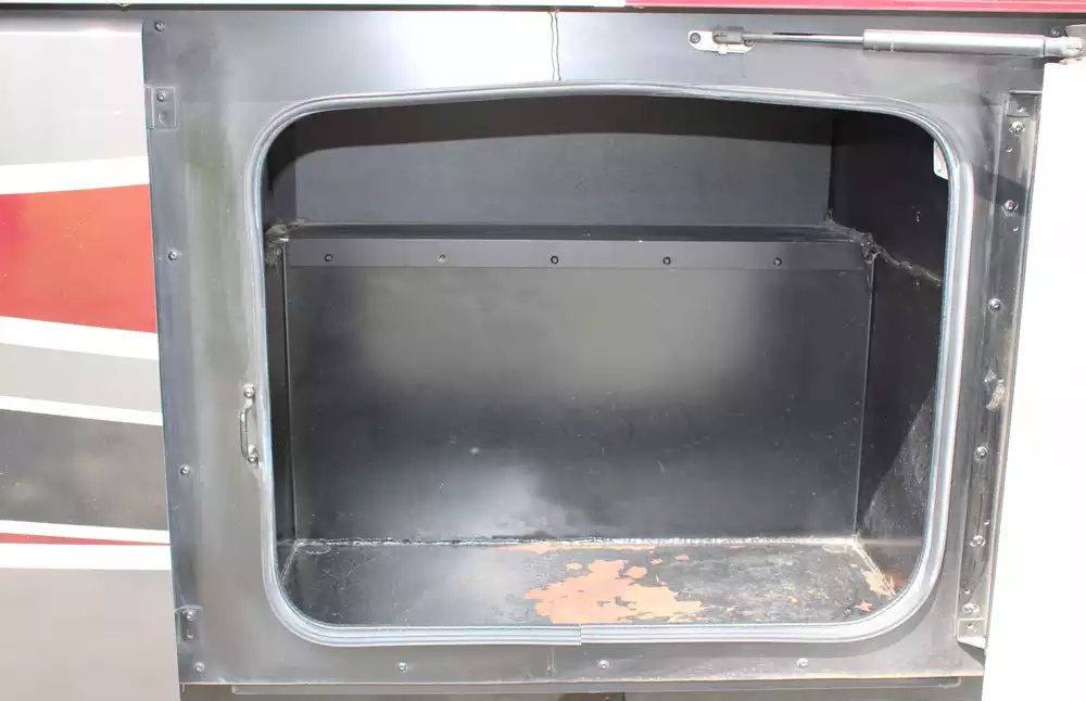 2018 Fleetwood Bounder 36D - Image 30